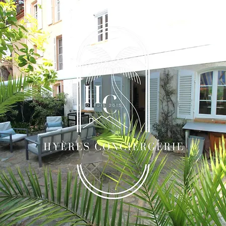 Duplex Au Coeur Du Port D'hyeres Plages Parking By Hc イエール