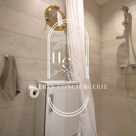 Duplex Au Coeur Du Port D'hyeres Plages Parking By Hc イエール