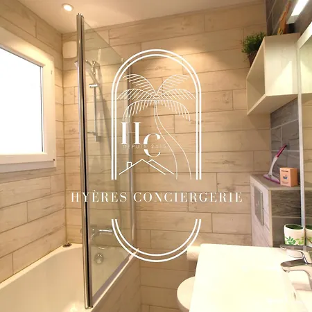 Duplex Au Coeur Du Port D'hyeres Plages Parking By Hc イエール
